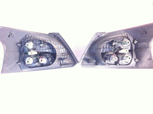 ขายไฟท้ายรถvisoวีออสแท้ติดรถมาเลยคับ ชุดสาย-หลอดไฟศูนยแท้ครบๆ