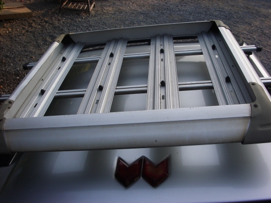 ขายหลังคาแครี่บอย + แร็คหลังคา สีบรอน สภาพดี ขายหลังคาแครี่บอย + แร็คหลังคา สีบรอน สภาพดี