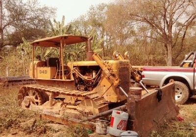 รถแทรคเตอร์ตีนตะขาบ CAT d4d เกียร์ตัด รุ่นประหยัด