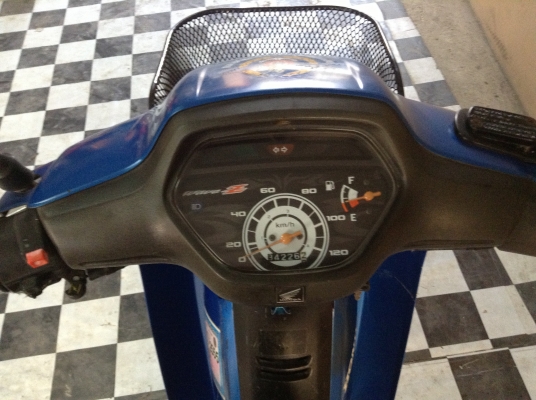 ขาย!!! ฮอนด้าเวฟ100Z ปี47 รถเครื่องดีคับ มีเล่มทะเบียนครบ ภาษีไม่หมด