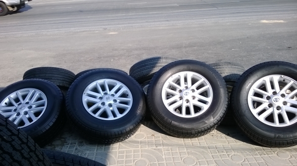 ขายล้อTOYOTA ขอบ17พร้อมยางชุดละ18500 ขายล้อTOYOTA ขอบ17พร้อมยางชุดละ18500