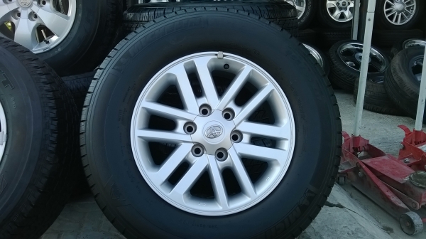 ขายล้อTOYOTA ขอบ17พร้อมยางชุดละ18500