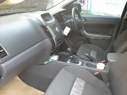 ขายFordRanger4ประตูเกียร์ออโต้2012ครับ