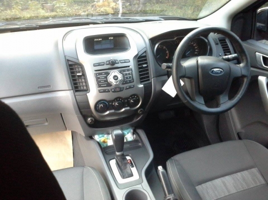 ขายFordRanger4ประตูเกียร์ออโต้2012ครับ