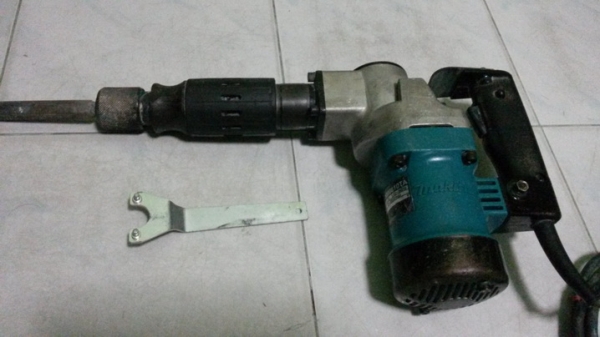 เครื่องสกัดคอนกรีตไฟฟ้ายี่ห้อmakita