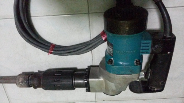 เครื่องสกัดคอนกรีตไฟฟ้ายี่ห้อmakita