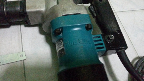 เครื่องสกัดคอนกรีตไฟฟ้ายี่ห้อmakita