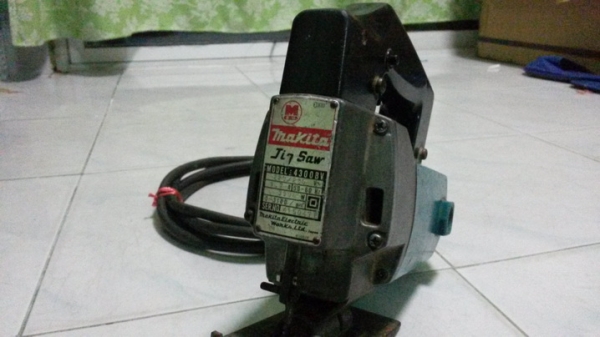 เลื่อยจิ๊กซอร์ยี่ห้อ makita 4300BV สภาพเดิมๆ พร้อมใช้งานครับ เลื่อยจิ๊กซอร์ยี่ห้อ makita 4300BV สภาพเดิมๆ พร้อมใช้งานครับ