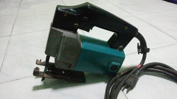 เลื่อยจิ๊กซอร์ยี่ห้อ makita 4300BV สภาพเดิมๆ พร้อมใช้งานครับ