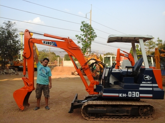 ขายรถขุดKUBOTA-KH-030รุ่นพิเศษ(อาร์มยาวพร้อมคันสับหัวกระแทรก)