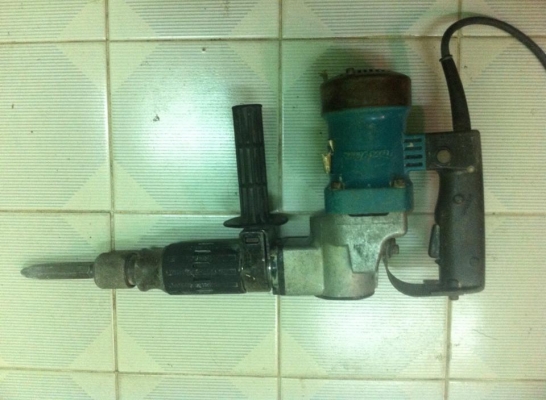 MAKITA HM0810TA เครื่องสกัดคอนกรีต 17mm(11/16")900W 5.5kg