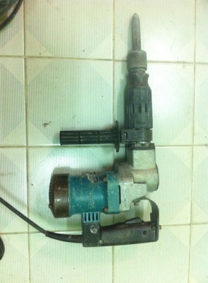 MAKITA HM0810TA เครื่องสกัดคอนกรีต 17mm(11/16")900W 5.5kg