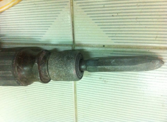 MAKITA HM0810TA เครื่องสกัดคอนกรีต 17mm(11/16")900W 5.5kg