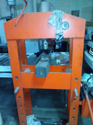 แท่นอัดไฮดรอลิค