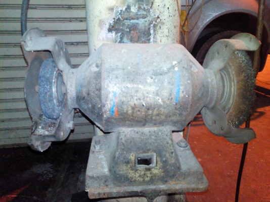 เครื่องเจียรแบบตั้งโต๊ะ