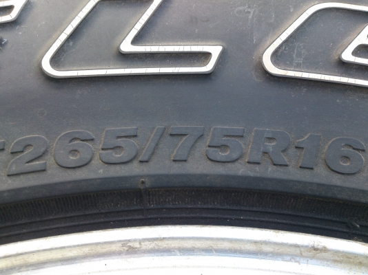 ขายแม็กเล็บเหยี่ยว ISUZU แท้พร้อมยาง บริสโตน265/75R16 จำนวน 1 คู่