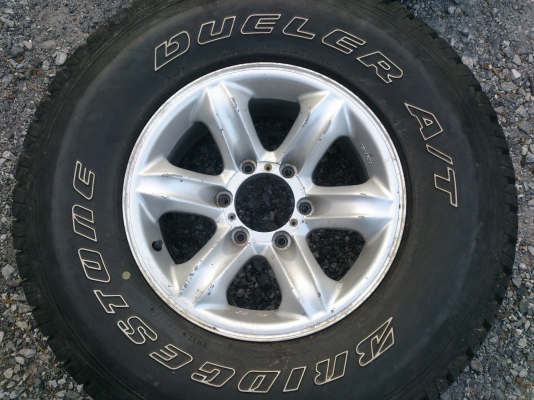 ขายแม็กเล็บเหยี่ยว ISUZU แท้พร้อมยาง บริสโตน265/75R16 จำนวน 1 คู่