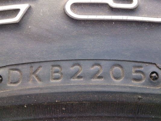 ขายแม็กเล็บเหยี่ยว ISUZU แท้พร้อมยาง บริสโตน265/75R16 จำนวน 1 คู่