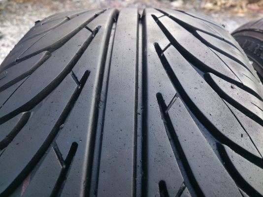 ขายแม็กขอบ15 4รู100 หน้า7หลัง8นิ้ว พร้อมยาง185/45R15 ปี13 ดอกยางสวยลึกเท่ากันสภาพยาง90\% 1 ชุด