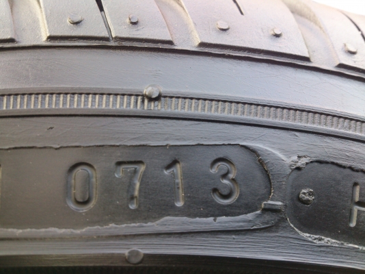 ขายแม็กขอบ15 4รู100 หน้า7หลัง8นิ้ว พร้อมยาง185/45R15 ปี13 ดอกยางสวยลึกเท่ากันสภาพยาง90\% 1 ชุด