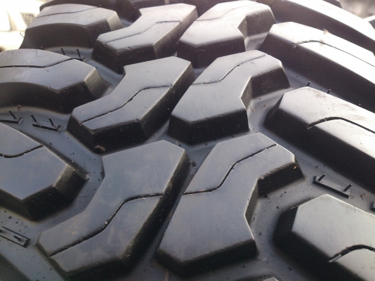 ขายแม็ก TOYOTA 6รู พร้อมยางTHUNDERER 285/75R16 ยางปี11 ดอกยางสวยลึกเท่ากันไม่ร้าวไม่แตกลายสภาพยาง90\% 1 ชุด