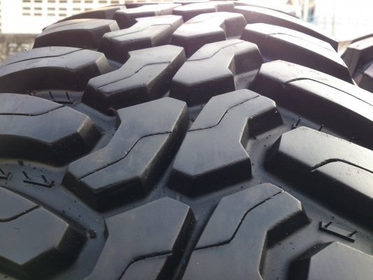 ขายแม็ก TOYOTA 6รู พร้อมยางTHUNDERER 285/75R16 ยางปี11 ดอกยางสวยลึกเท่ากันไม่ร้าวไม่แตกลายสภาพยาง90\% 1 ชุด