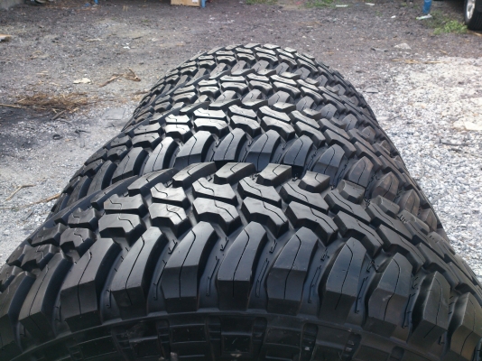 ขายแม็ก TOYOTA 6รู พร้อมยางTHUNDERER 285/75R16 ยางปี11 ดอกยางสวยลึกเท่ากันไม่ร้าวไม่แตกลายสภาพยาง90\% 1 ชุด