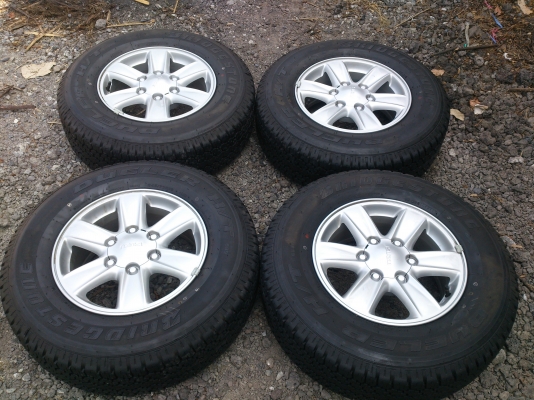 ขายแม๊ก ALL NEW ISUZU ถอดป้ายแดงพร้อมยาง บริสโตน 245/70R16 ยางสัปดาห์ที่31 ปี13 เส้นสีตุ่มหน้ายางอยู่ครบทุกเส้น (สภาพใหม่มาก) จำนวน 1 ชุด