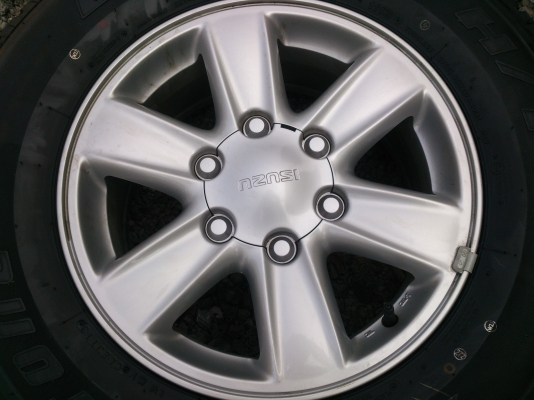 ขายแม๊ก ALL NEW ISUZU ถอดป้ายแดงพร้อมยาง บริสโตน 245/70R16 ยางสัปดาห์ที่31 ปี13 เส้นสีตุ่มหน้ายางอยู่ครบทุกเส้น (สภาพใหม่มาก) จำนวน 1 ชุด