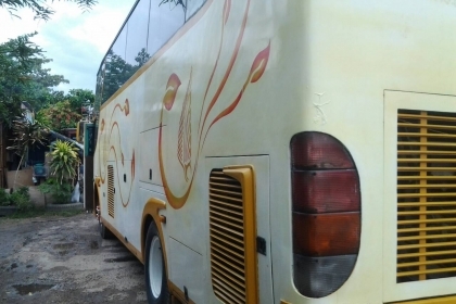 รถบัส HINO VIPชั้นครึ่ง30ที่นั่งแอร์ห้องน้ำ เครื่องHO7Dเทอร์โบ(เครื่่องท้าย)