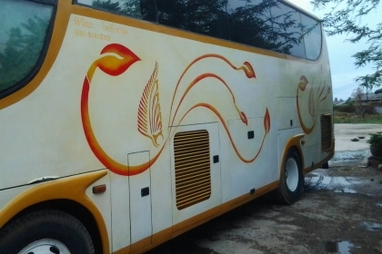 รถบัส HINO VIPชั้นครึ่ง30ที่นั่งแอร์ห้องน้ำ เครื่องHO7Dเทอร์โบ(เครื่่องท้าย)