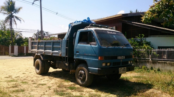 หกล้อ ISUZU NPR ปี 33 พวงมาลัยเพาเวอร์ ดั้ม 5 คิว ราคาต่อรอง ลดราคาเหลือเพียง 450,000 บาทถ้วน.