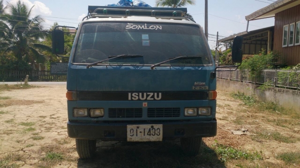 หกล้อ ISUZU NPR ปี 33 พวงมาลัยเพาเวอร์ ดั้ม 5 คิว ราคาต่อรอง ลดราคาเหลือเพียง 450,000 บาทถ้วน.
