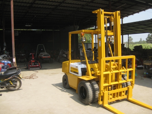 ขายรถยกKOMATSU FORKLIFT FD25-10 เสา4เมตร มีงาสามพร้อมใช้งาน ขายรถยกKOMATSU FORKLIFT FD25-10 เสา4เมตร มีงาสามพร้อมใช้งาน