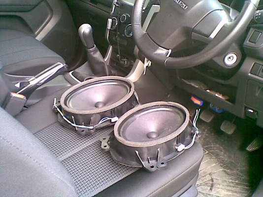 ...ต้องการขายดอกลำโพงติดมากับรถ ISUZU ALLNEW 2013 สภาพดี สนใจโทรมาเลยคราฟมี 1 คู่เท่านั้น