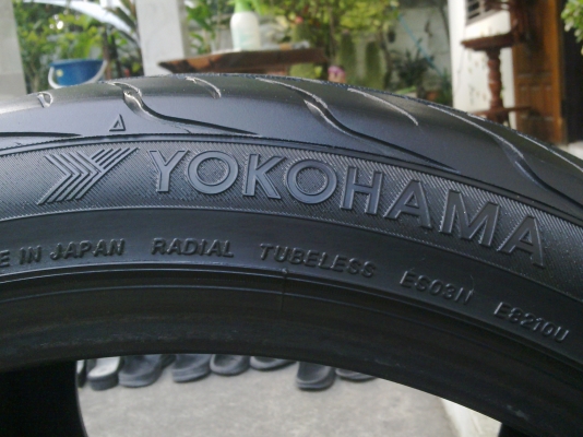 ขายยาง Yokohama japan 265/35/18 ปี10 ดอกหนา 1 คู่