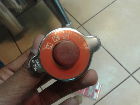 ฝาปิดหม้อน้ำแบบไล่แรงดัน HKS JAPAN ฝาปิดหม้อน้ำแบบไล่แรงดัน HKS JAPAN