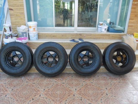 ขายล้อ bradley สีดำ พร้อมยางnitto 265/70/16 ปี 11