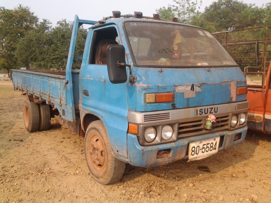 ISUZU TL100 ฝาดำ เครื่อง 4BC2 กะบะยาว 4.3 เมตร ทะเบียนขาดต่อหลายปี