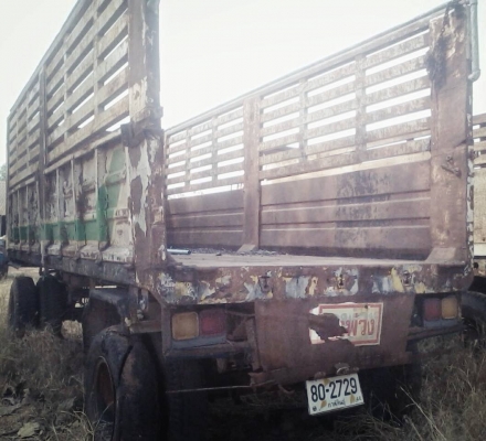 **270,000 บ.ต่อรอง**ขายลูกพ่วง 2คานไม่ดั้ม กระบะเหล็กคอกเกษตร ช.ทวี 6.0ม. เอกสารม.79 ยางดี4เส้น รถจอดไม่ได้ใช้งาน สีสันพอใช้ กระบะสภาพดี พื้นดี ข้างดี สีมีลอกมีสนิม บ้าง ขายตามสภาพ ราคาเบาๆ ราคาต่อรองได้เด้อ พี่น้องครับ