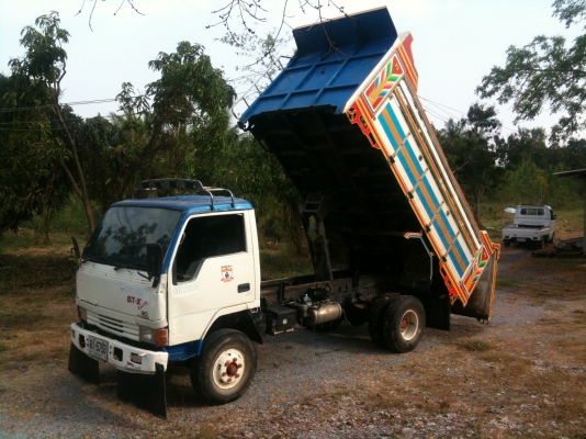 ขายรถ 6 ล้อดั้ม Mitsubushi Canter เครื่อง 4D32 110 แรง ทะเบียน ม.79