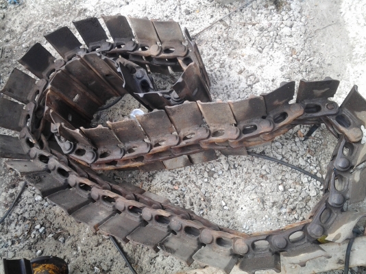 ขายแทรคเหล็ก PC20 1คู่ครับ ราคา15000 บาท สภาพใช้ได้อีกนาน