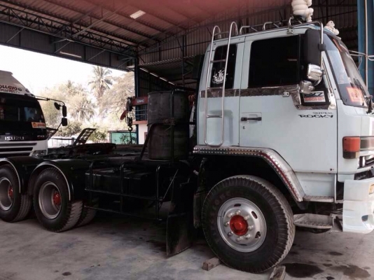 รถสิบล้อหัวลาก