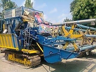 **920,000 บ.ต่อรอง**ขายรถเกี่ยว เกษตรพัฒนา รุ่น จ้าวช้างไวไฟ ปี50 อุ้มเลส2.5ตัน แบบปรับระดับ ตัวเดิน12ht เครื่อง6d17 turbo ปั้มแฝดอีตั้นเบอร์23 เครื่องแน่นดี แรง ช่วงล่างดีใบแทรกดี รถทำงานปกติ พร้อมใช้ พร้อมลุยงาน ราคาต่อรองได้เด้อ พี่น้องครับ