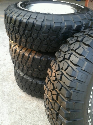 ขาย BF KM2 ขนาด265/75R16พร้อมล้อ