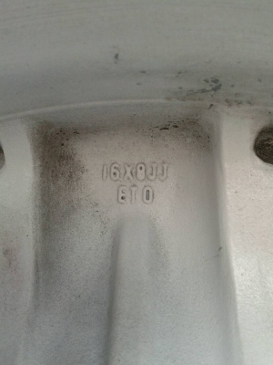 ขาย BF KM2 ขนาด265/75R16พร้อมล้อ