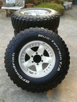 ขาย BF KM2 ขนาด265/75R16พร้อมล้อ