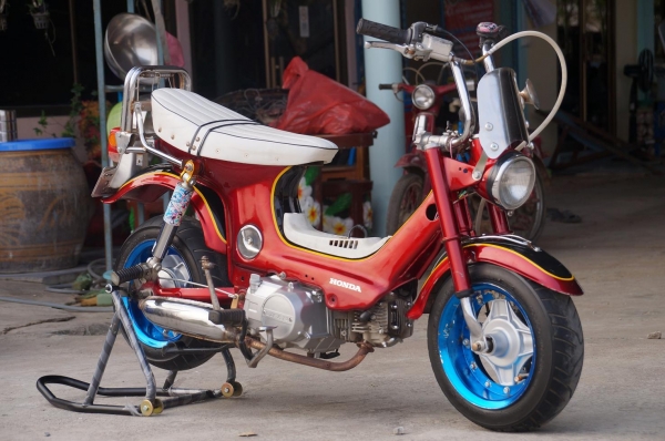 มาอีกแล้วครับ HONDA ชาลี แต่ง สวย สวย เครื่อง LIFAN 125 CC เอกสารอินวอย รถเครื่องดี มาก ๆ ขับแน่น ๆ ดิสเบลคหน้า สวยจัด สภาพตามรูป สีใหม่ พร้อมใช้เลยครับ