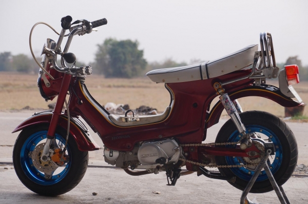 มาอีกแล้วครับ HONDA ชาลี แต่ง สวย สวย เครื่อง LIFAN 125 CC เอกสารอินวอย รถเครื่องดี มาก ๆ ขับแน่น ๆ ดิสเบลคหน้า สวยจัด สภาพตามรูป สีใหม่ พร้อมใช้เลยครับ