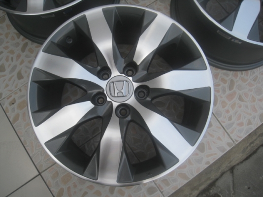 ล้อแม็กมือสอง Accord G8 17"x7.5" et55 5รู114.3 ล้อทำสีมาใหม่ครับ ไม่มีซ่อม ไม่มีดุ้งครับ สนใจติดต่อเล็กคลองสามครับ (081-3747940)